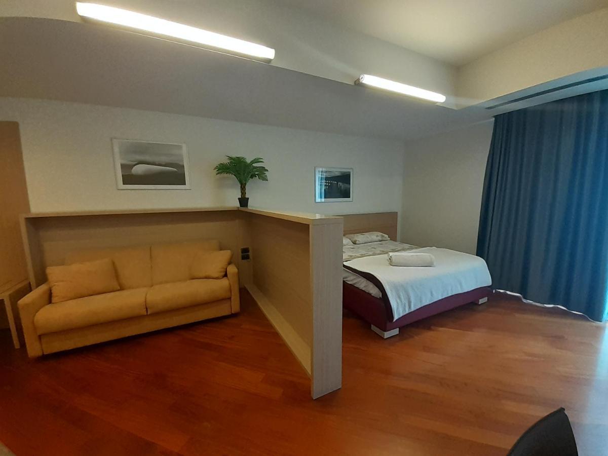 Open Space 53 Con Parcheggio In Struttura E Colazione Deliziosa 都灵 外观 照片