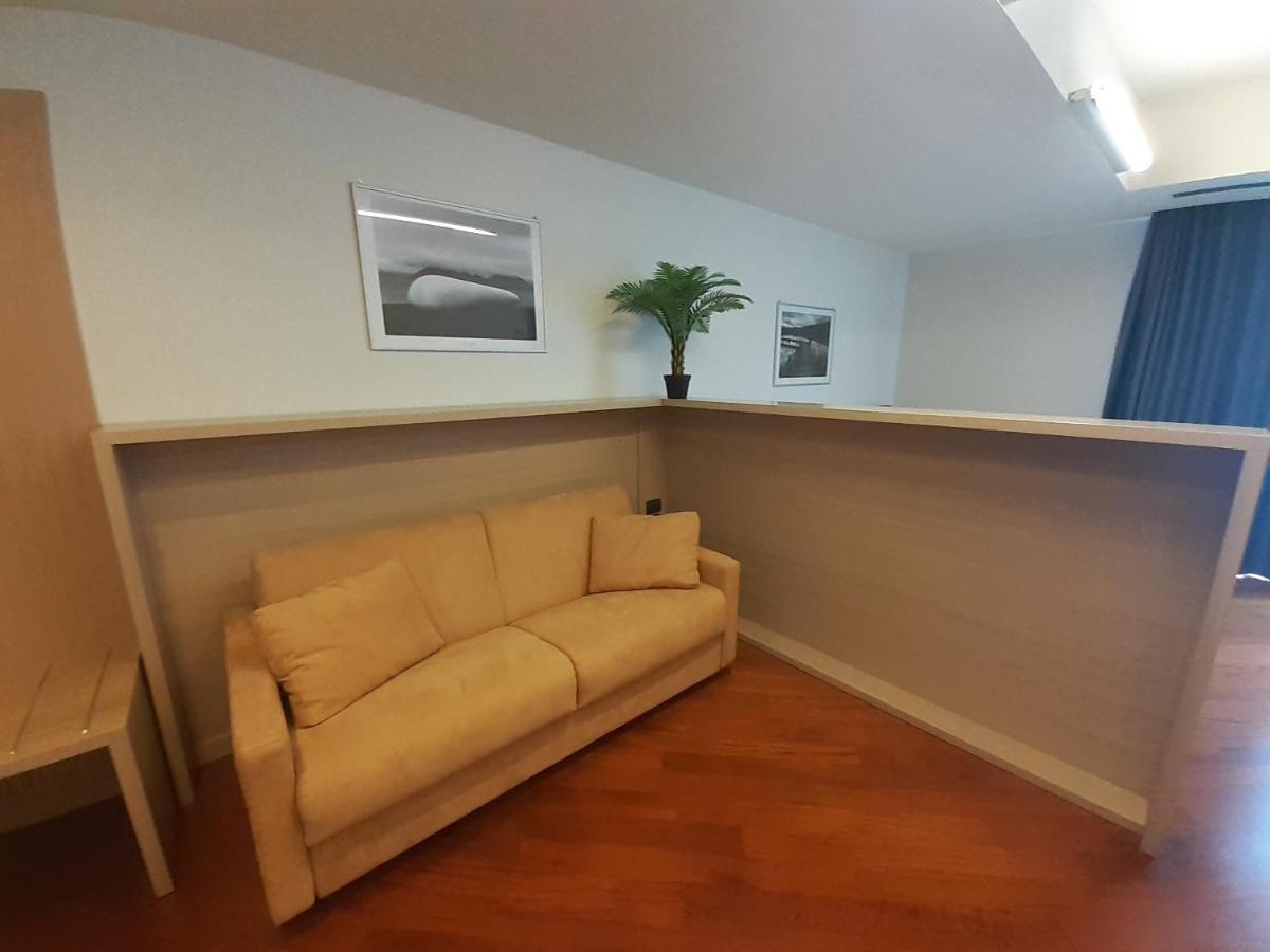 Open Space 53 Con Parcheggio In Struttura E Colazione Deliziosa 都灵 外观 照片